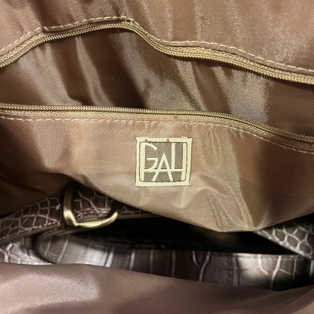 GAL Gold Faux Alligator Patent Leather Zipper Laptop/Computer Hand Bag/Purse EUC